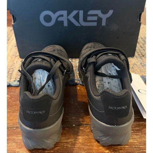 Oakley Men\'s Koya Recycled Mountain Bike Sneaker Size 5.5